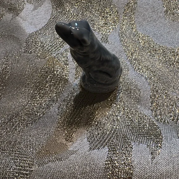 Gray Timberwolf Figurine, Wade - Picture 1 of 3